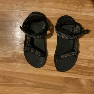 Teva hurricane  Sandals‎ with Multicolor Pattern